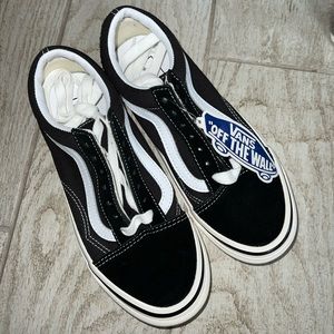 Brand new VANS w/o box